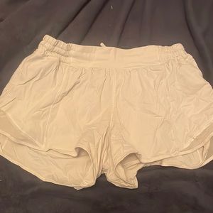 Lululemon white 4in hotty hot size 10